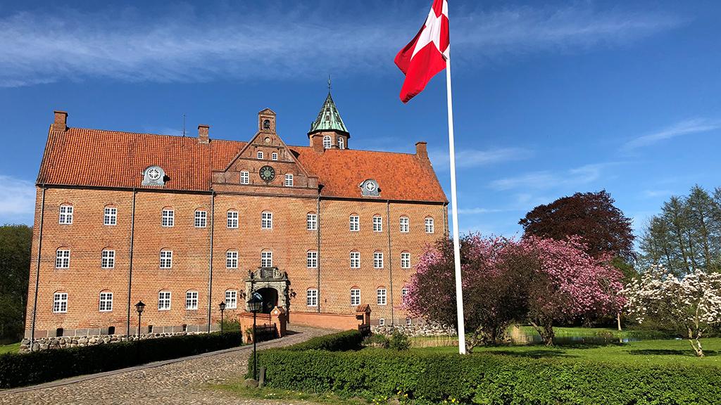 Sostrup Slot og Kloster